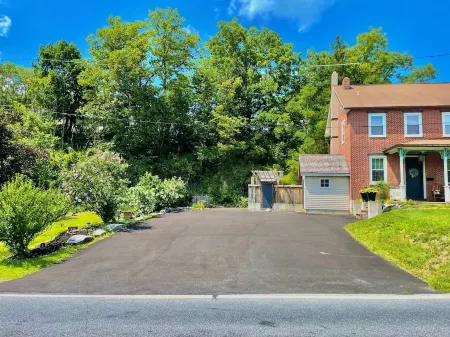 Sophisticated Retreat near Hershey Park!