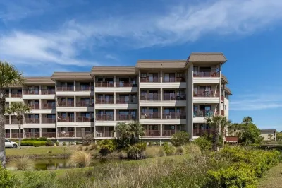 Modern, Renovated Oceanview Condo on the Beach!