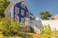 Downtown Boothbay Harbor Vintage Summer Camp Suite