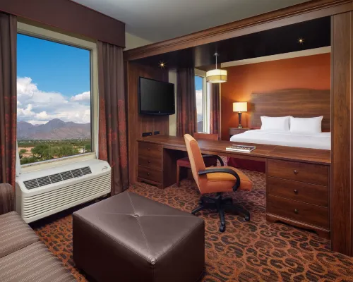 Hampton Inn & Suites Scottsdale at Talking Stick Hotels in Scottsdale