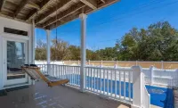Coastal Cottage, heated private pool & hot tub, resort community