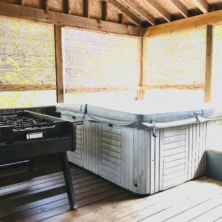 Cozy, lake view cottage in Ellsworth, Maine!