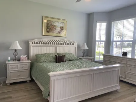 2 bed, 2 bath, den, remodeled