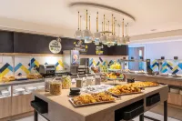 Hampton by Hilton Newcastle - Breakfast