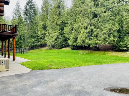 Lake View Cabin on Lake Pend Oreille/Sandpoint - PingPong/Pool Table/Cinema Room Отели рядом с достопримечательностью «Голд Хилл Трейлхед»