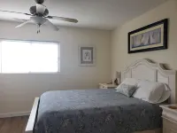 Clean, beautiful condo by Lake Erie! Perfect getaway for a family of four.