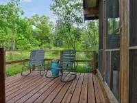 Stylish & Spacious Home with Hot Tub & 3-Season Deck Ξενοδοχεία στην πόλη Douglas