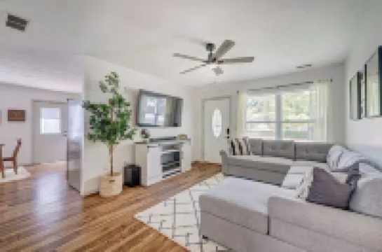 B-Town Retreat~10Min IU~2 K Beds~Huge Kitchen~Private Patio~Fire Pit+Ping Pong