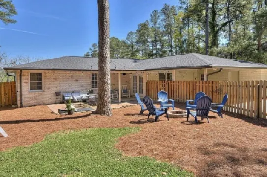 Charming 3 bedroom Masters rental, less than 2 miles from Augusta Nationals!
