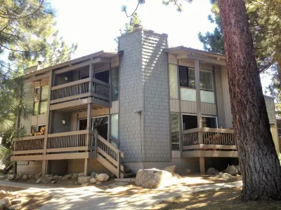 Remodeled and Upgraded; 1 mile from lifts, Shuttle stops at our property Hotels near Crowley Lake Park