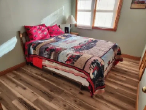 Larsen Farm Secluded Farmhouse with Hotub