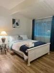 New Renovated 3BD/2BA House(1K Mbps Wifi, Netflix,Pet-friendly)