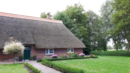 Spacious Vacation Apartment in a Country House on the Jade Bay North Sea