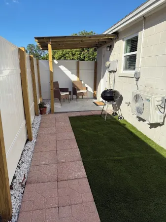 Coastal Haven Casita  pvt suite pet friendly Отели рядом с достопримечательностью «Island Bamboo»