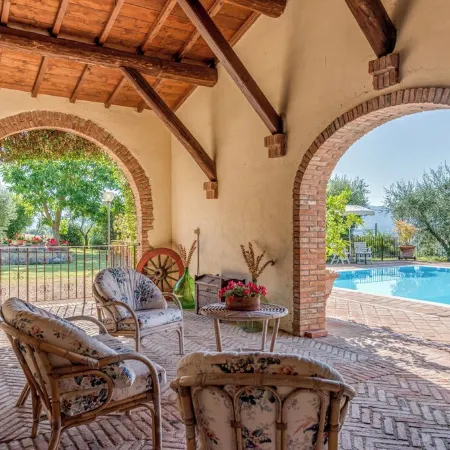 Independent villa with swimming pool and garden immersed in the Tuscan hills