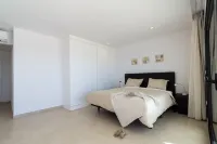 Villa Royal, modern villa with private heated pool and sea view