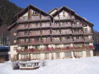 Luxury two-room apartment, Facing the ski slopes, Village center, Garage, WIFI