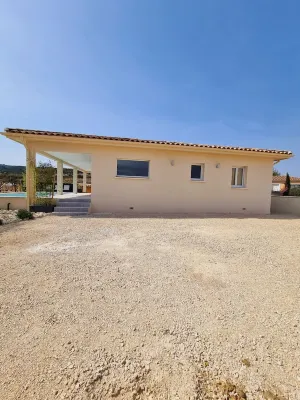 Goudargues Villa Hestia, villa with swimming pool 300m from the center, private parking.