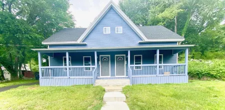 3 Bed / 1.5 Bath Townhome