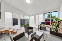 Charming 2-bedroom apartment near airport  in peaceful Cheektowaga