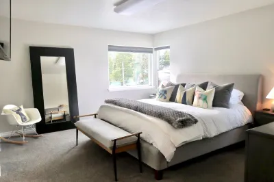 Family-Friendly House with Jacuzzi, Game Room, fire pit, and King master room Chugach Powder Guides附近的飯店
