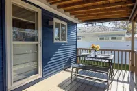 Newly renovated 2-bedroom cottage by the lake