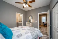 Cheerful Pet-Friendly Bungalow 1 Block from Downtown Laurens