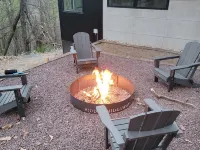 Stunning modern cabin high on a ridge with sunrise and sunset views! Hotels in Hardy County