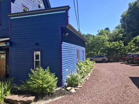 Upscale King Suite with Purple Mattress and reserved off-street parking