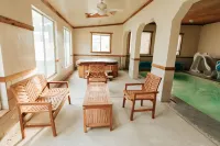 Private Pool and Hot Tub, 4-bedroom Stay