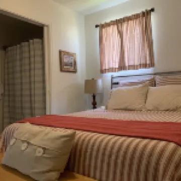 Castroville, Little Alsace of Texas, cozy backhouse! 20 minutes to theme parks