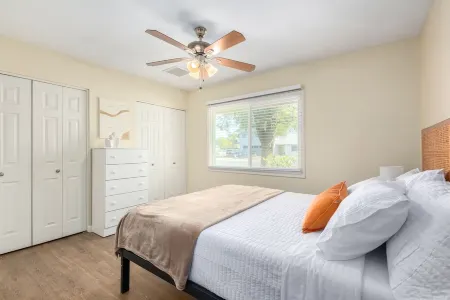 4b Tempe Beautiful backyard pool & firepit Отели рядом с достопримечательностью «Painting with a Twist»