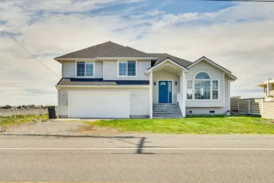 Oceanfront Escape w/ Hot Tub Hotels in Oak Harbor