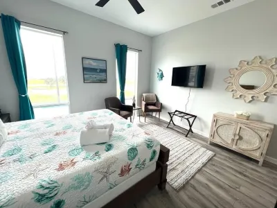 Charming Studio for 2 Endless Vibrant Location!