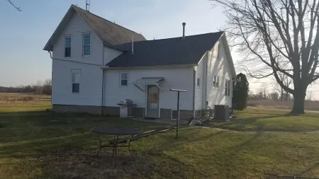 Country farm house near Port Clinton perfect for fishing and Lake Erie getaways.