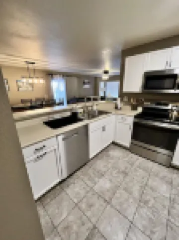 Comfy ski condo with convenient hot tub access.  Close to Beaver Creek and Vail!