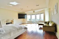 The Beverly Grand Villa @ Bel Air, Los Angeles Hotel in zona DeVry University