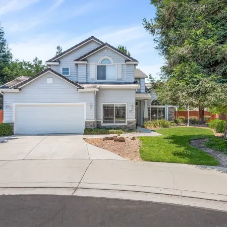 Home oasis with sauna, jacuzzi, pool & heated gazebo!
