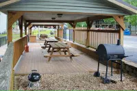 Hilltop WALK-IN Condo with Massage Chair Close to SDC