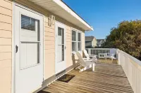Sunny Days - NEW - Hot Tub - Renovated - Family Fun