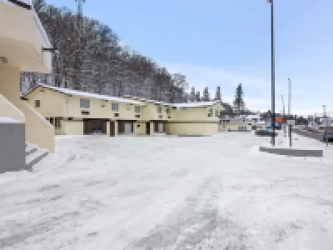 Econo Lodge Manistee Hotels in Manistee