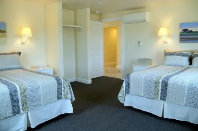 Top Mast Resort-Shore House! Beach, Pool, Housekeeping and more!