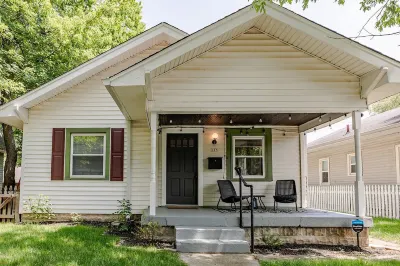 Charming Cottage Near Downtown Hotels in der Nähe von Crossroads Bible College