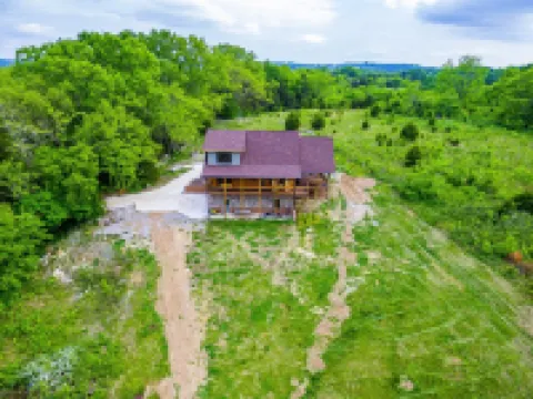 Gorgeous custom log cabin on 185 acres 林肯縣酒店