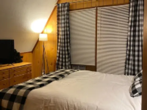 Stunning A-Frame w/ Hot Tub & Breathtaking Mountain Views Close to Pkwy & Hiking マクドウェルのホテル