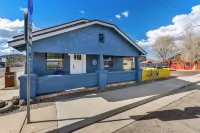 Downtown Historic Hideaway w/3 Adjacent Homes w/Fenced Yards, AC, W/D, Fast WiFi