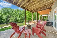 The Gate House - Lake Views and Private Cove