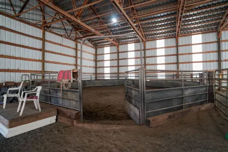 Modern Barndominuim on Peaceful 100 Acre Ranch