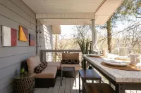Pet Friendly Chalet, Tucked in the Trees and only three minutes from downtown!
