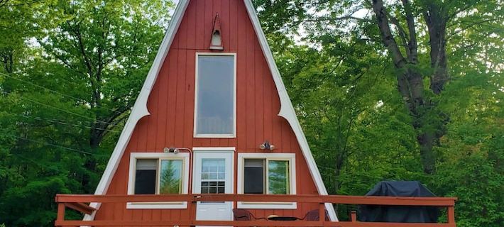The Gnome Home Cottage located near white mountain NH Hotels in Campton